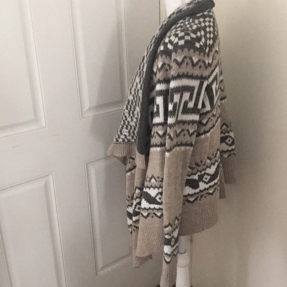 “Abercrombie & Fitch” Cardigan Sweater! - Picture 2 of 6